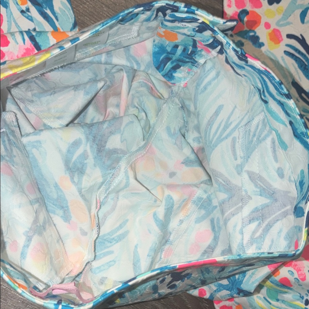 NWOT! Lilly Pulitzer 00 White Pants w/ beautiful bright bold color pattern - Picture 9 of 11